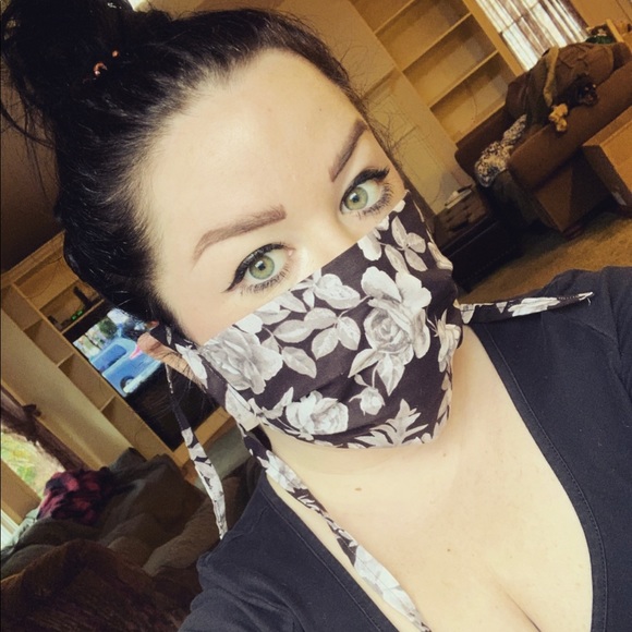 Black and grey cheetah mask - Picture 3 of 3